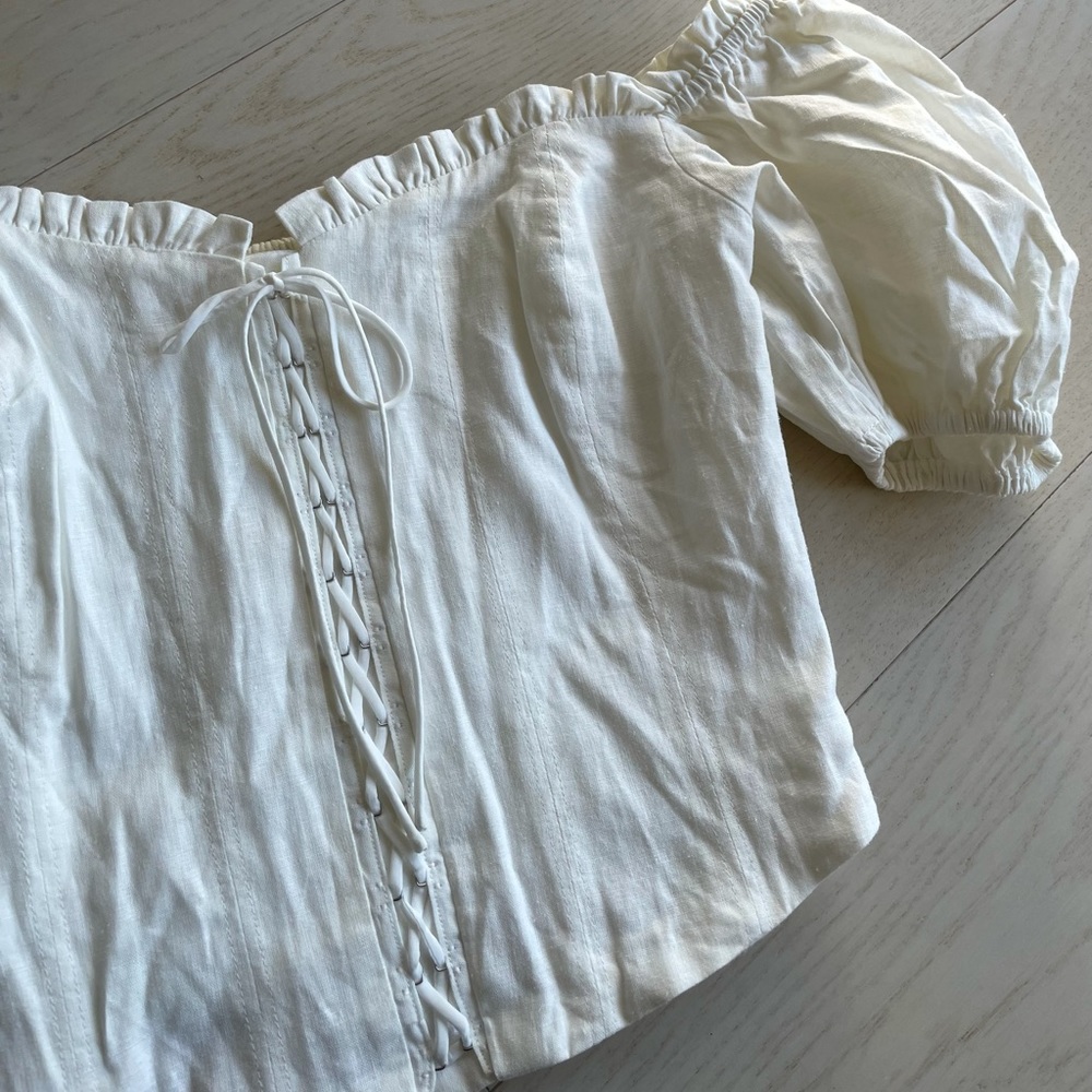 Astr the label white top